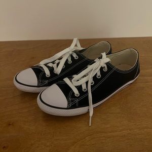 Converse, woman’s size 6